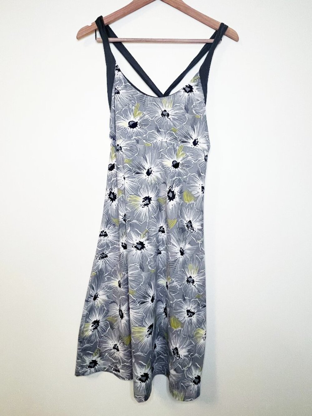 Patagonia Women’s M Floral Strappy Midi Dress Gray Black Built In Bra Gorpcore